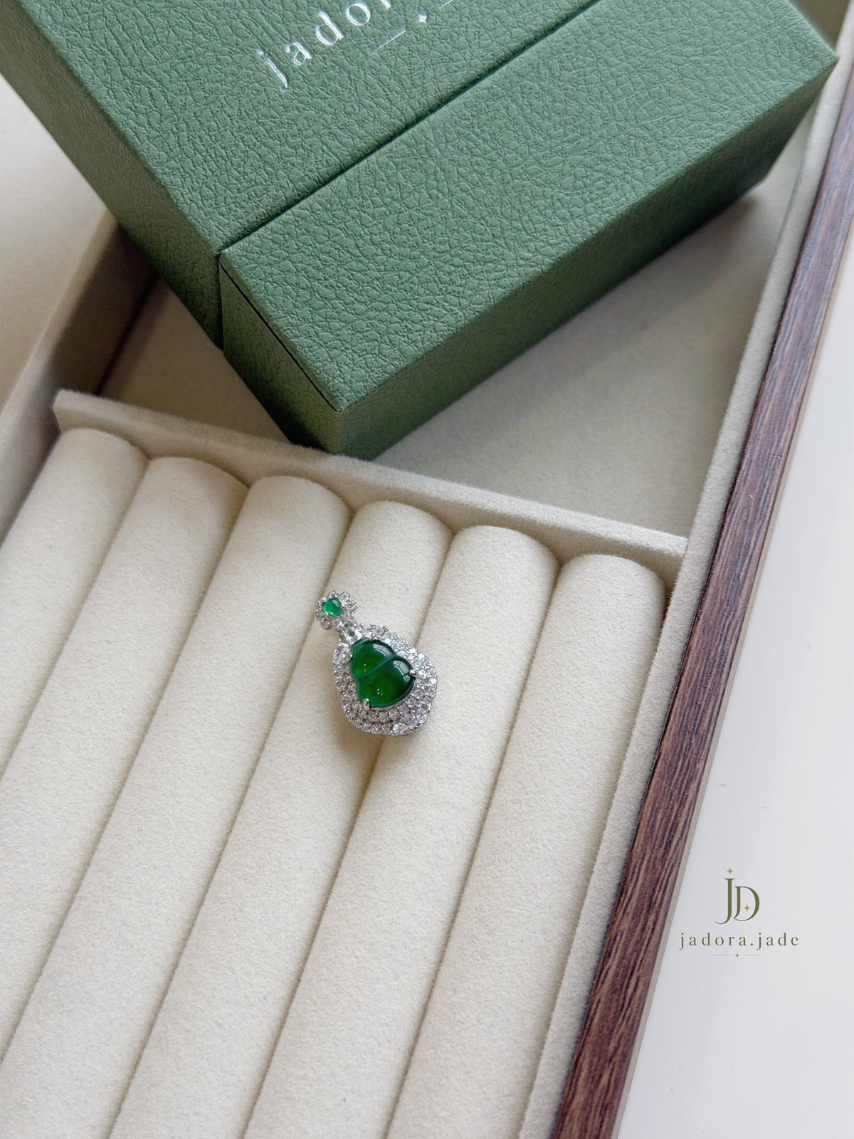 Forest Green Gourd Jade Pendant | 森林翠绿葫芦翡翠吊坠