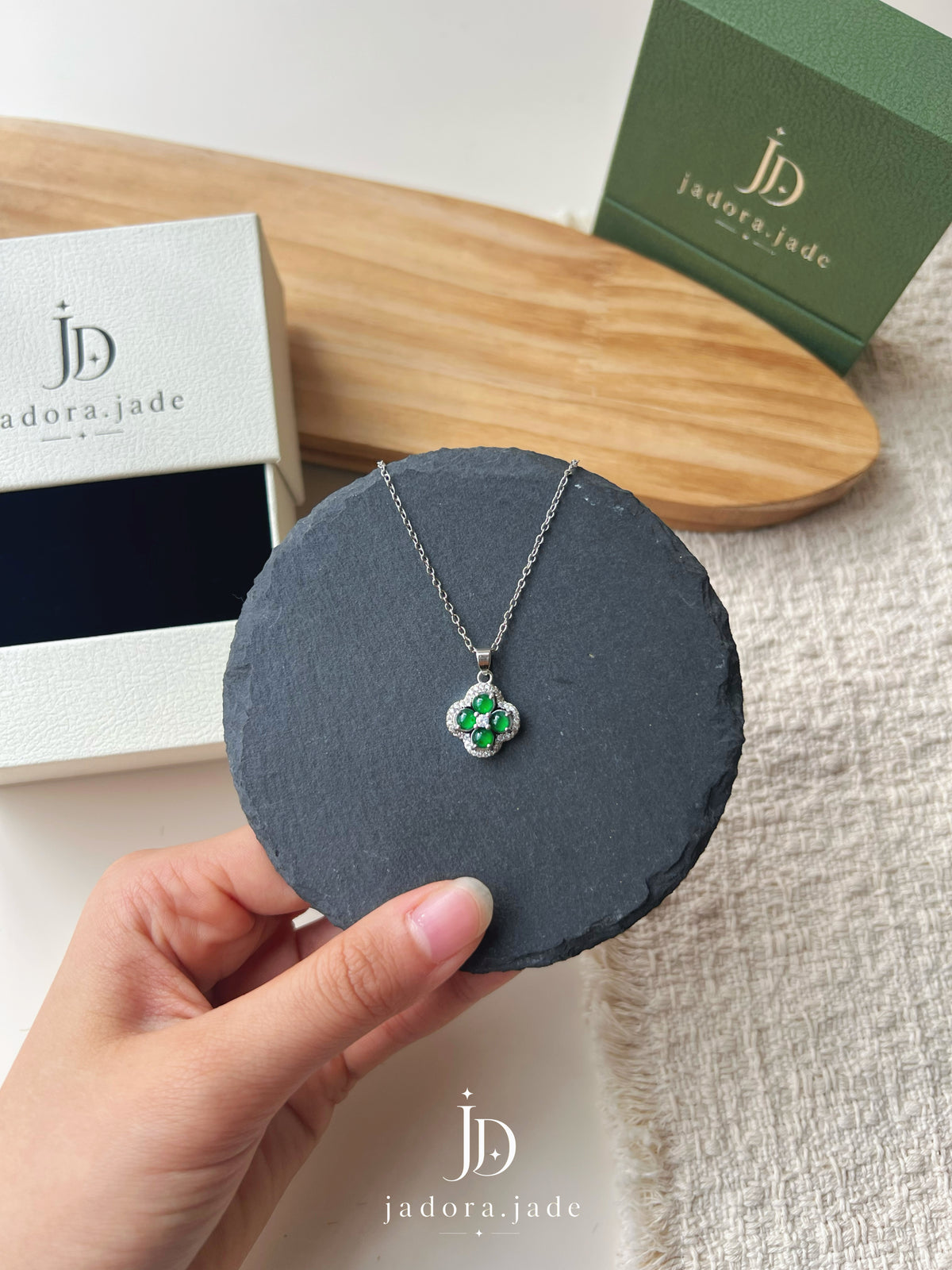 Lucky Green Clover Jade Pendant | 幸运翠绿四叶草翡翠吊坠