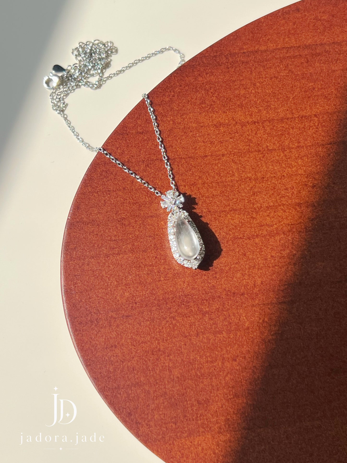 Translucent Dewdrop Pendant | 露光翡翠吊坠