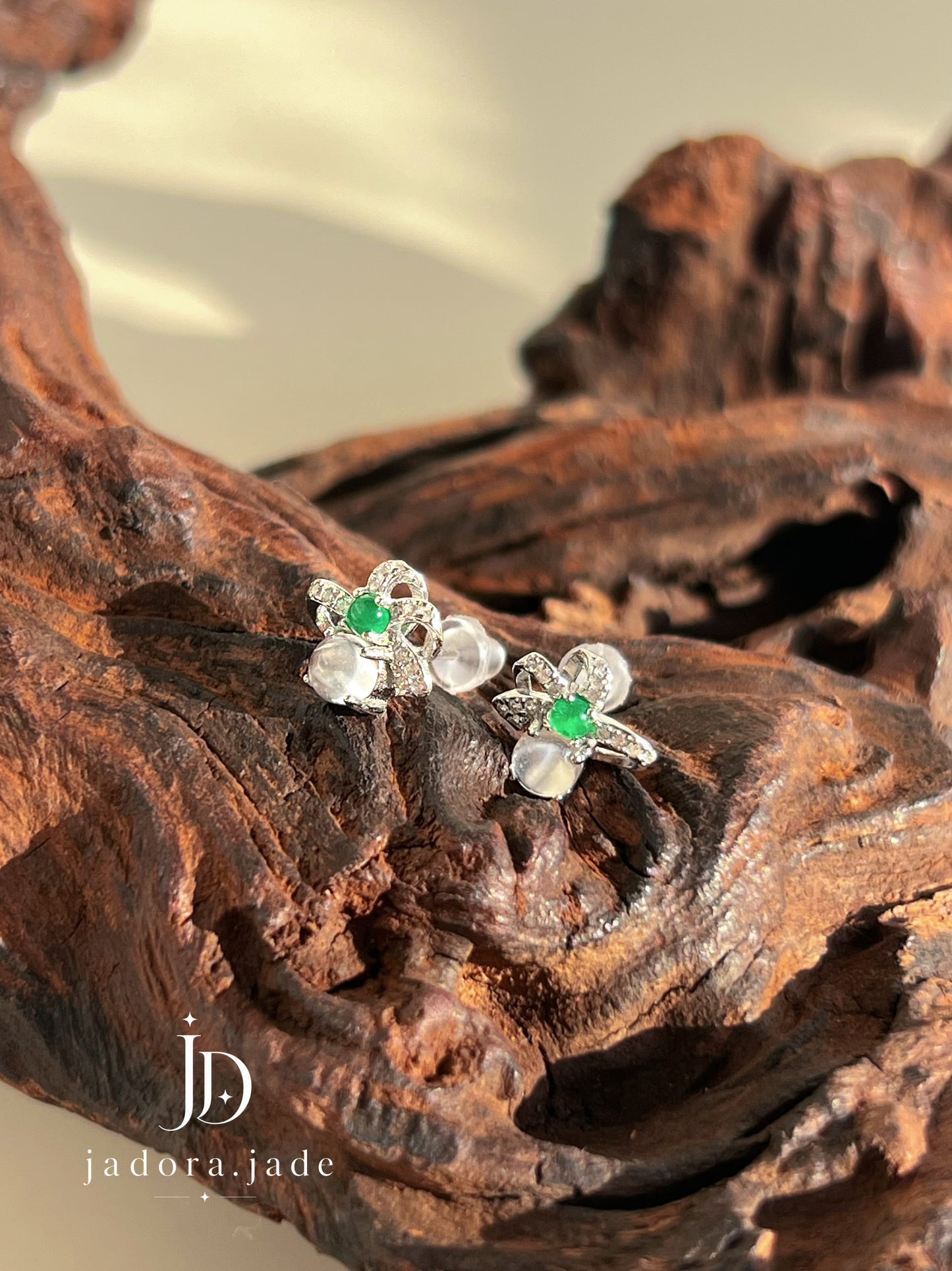 Pearl White with Vivid Green Earring | 珍珠白翠绿翡翠耳环