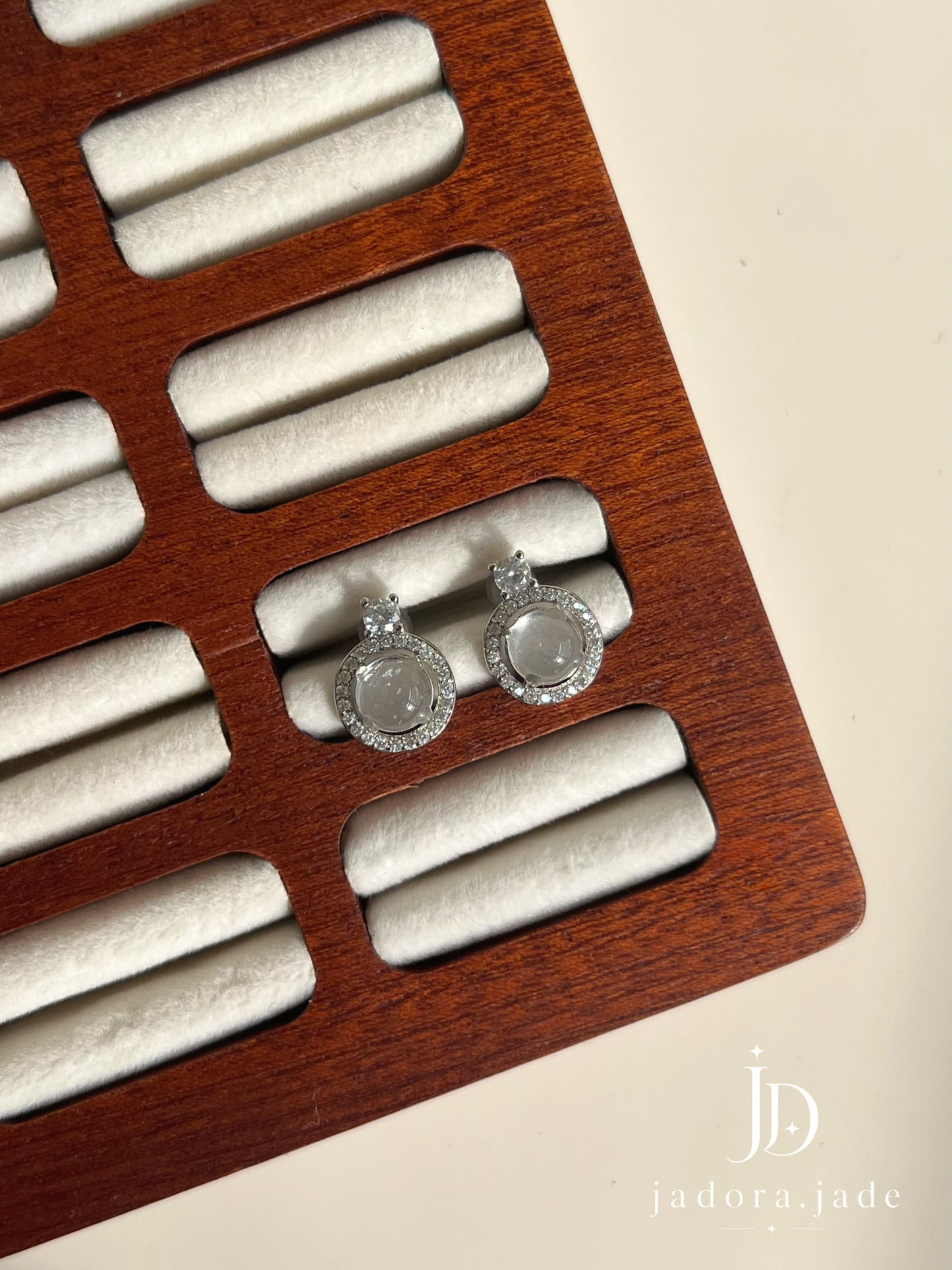 Crystal Mist Cabochon Earring | 晶雾翡翠蛋面耳环