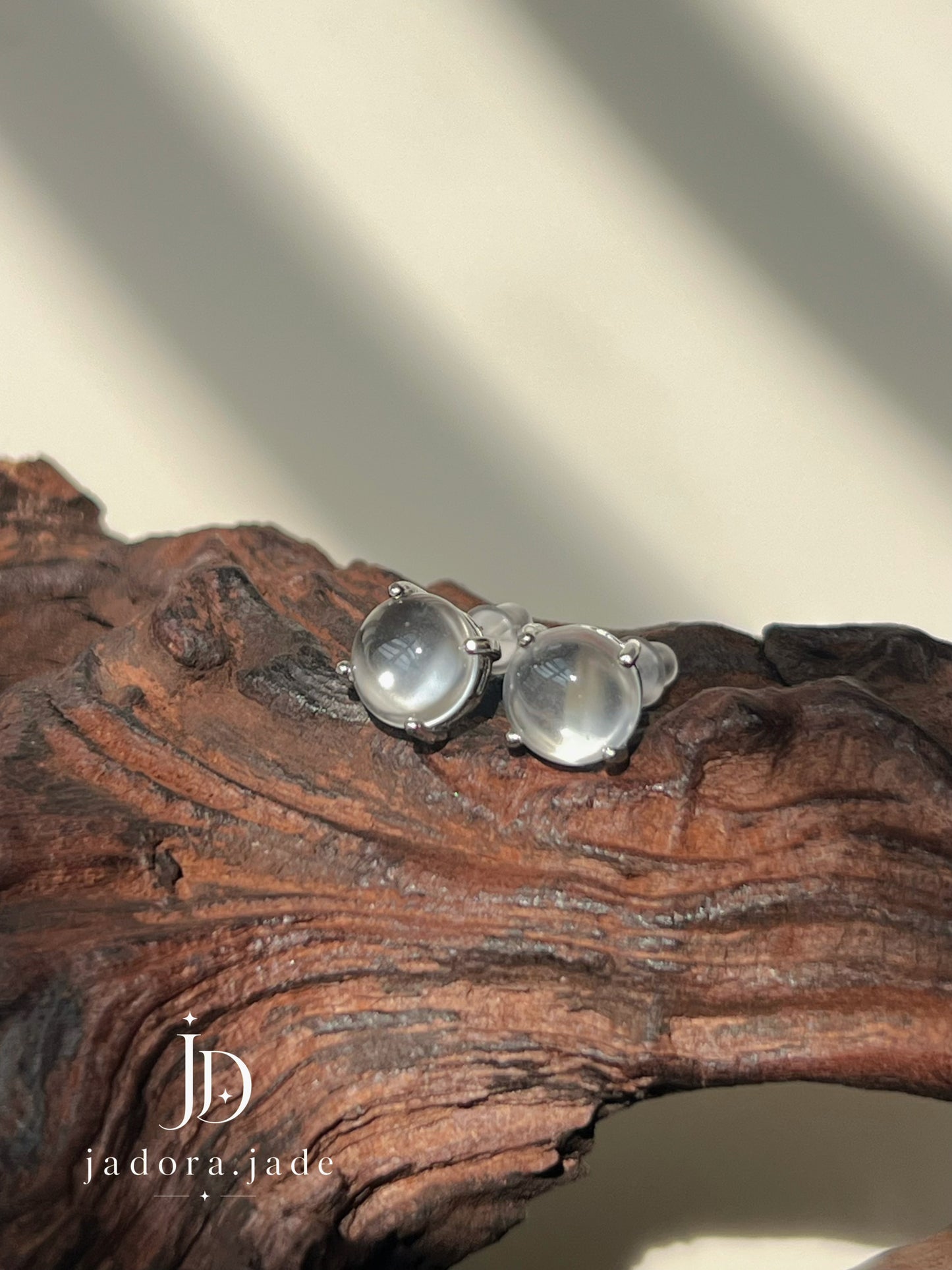 Clear Cabochon Earring | 冰透翡翠蛋面耳环