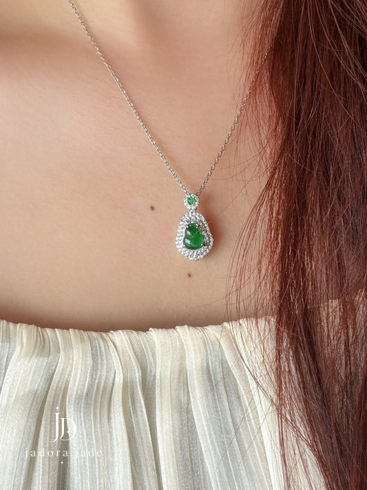 Forest Green Gourd Jade Pendant | 森林翠绿葫芦翡翠吊坠