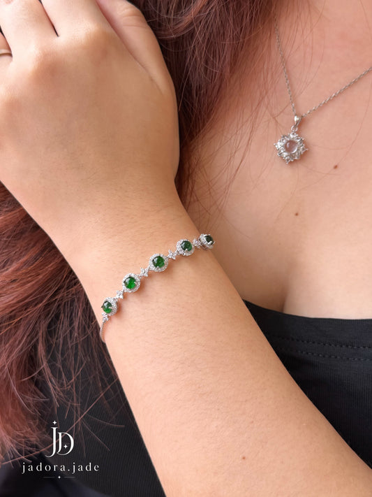 Signature Emerald Green Cabochon Bracelet | 臻选翡翠绿蛋面手链