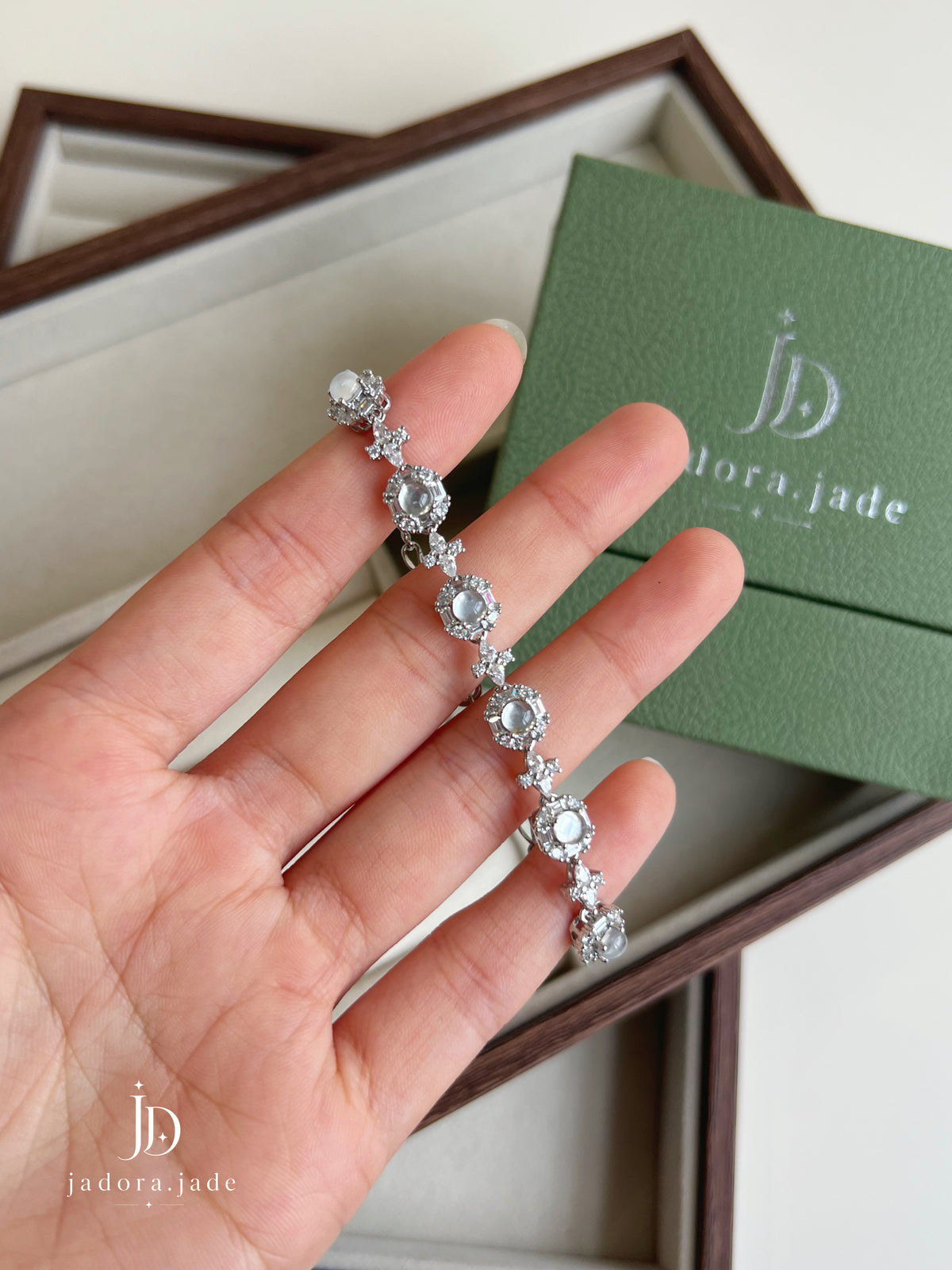 Summer Clear Cabochon Jade Bracelet | 夏日冰透翡翠蛋面手链