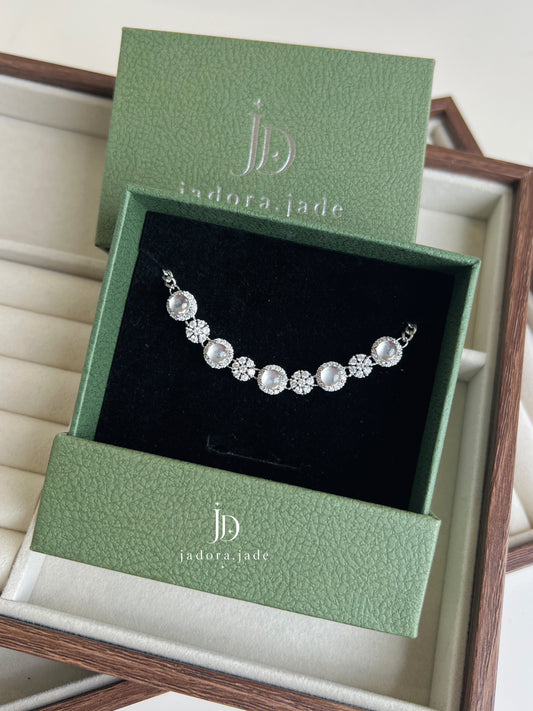 Winter Clear Cabochon Jade Necklace | 冬日冰透翡翠蛋面手链
