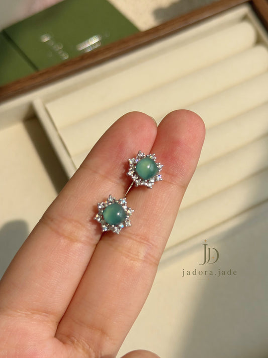 Eight-Petal Bloossom Jade Earring | 八瓣花翡翠耳环