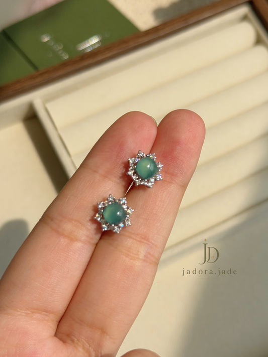 Eight-Petal Bloossom Jade Earring | 八瓣花翡翠耳环
