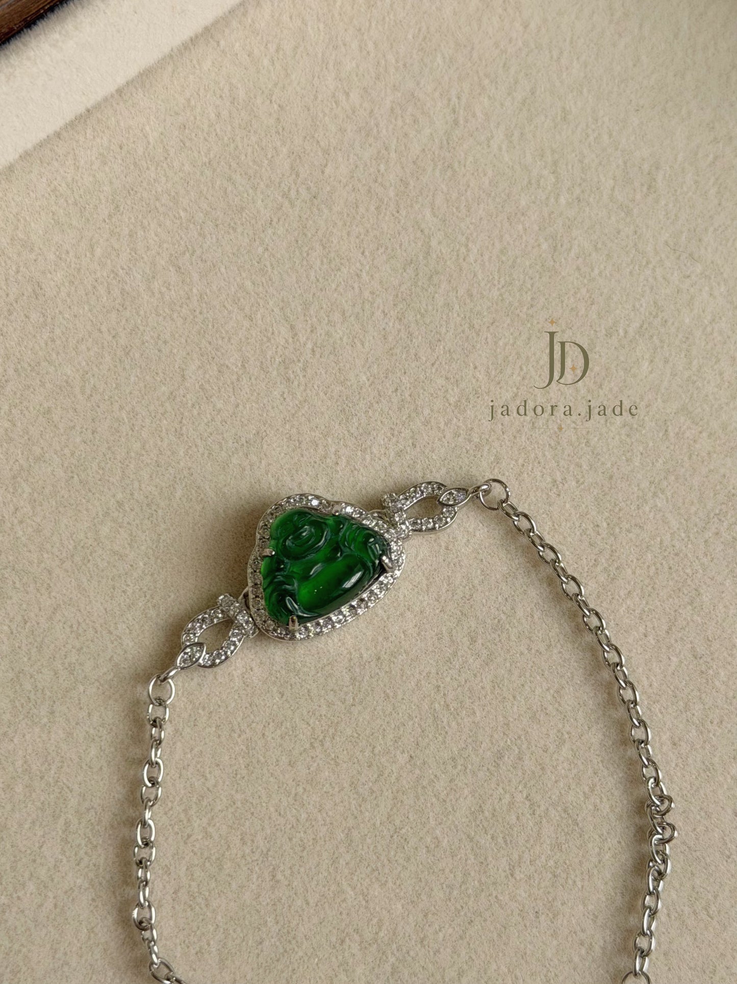 Vivid Green Laughing Buddha Jade Bracelet | 鲜翠绿翡翠笑佛手链