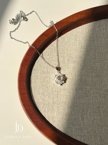 Morning Bloosom Jade Pendant | 晨花翡翠吊坠