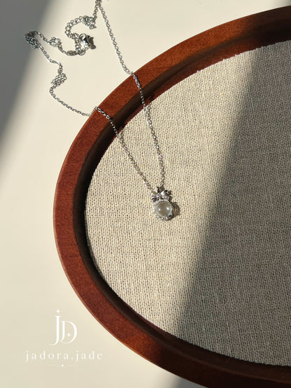Clear Bow Cabochon Jade Pendant | 冰透蝴蝶结翡翠蛋面吊坠