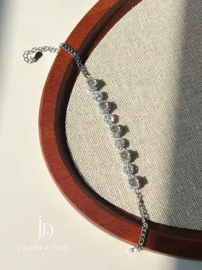 Winter Clear Cabochon Jade Necklace | 冬日冰透翡翠蛋面手链