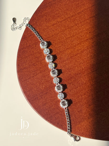 Winter Clear Cabochon Jade Necklace | 冬日冰透翡翠蛋面手链