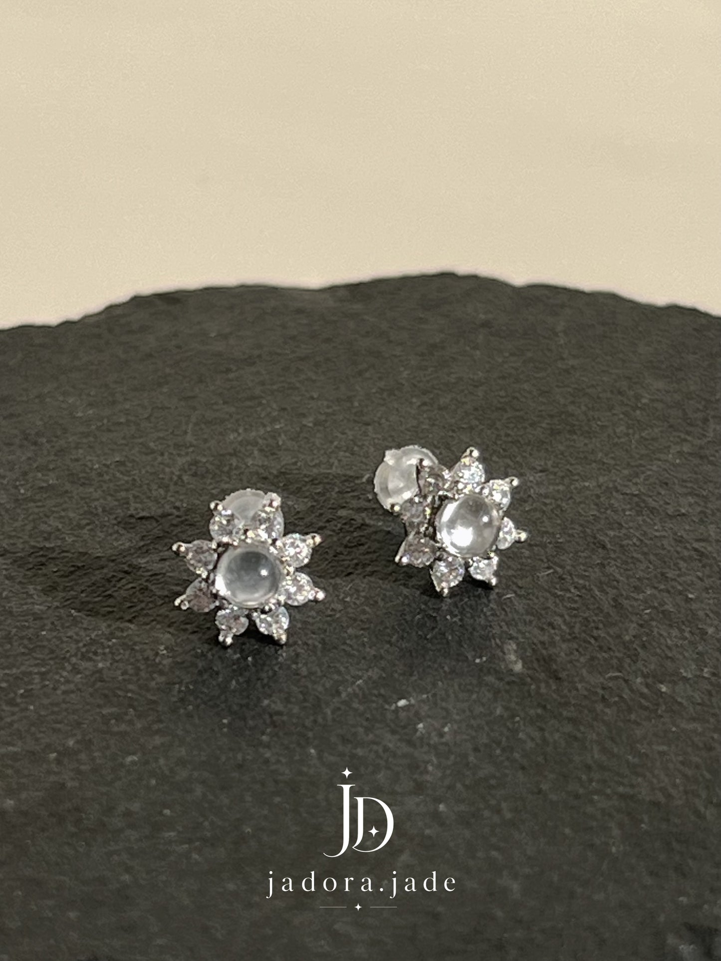 Morning Blossom Jade Earring | 晨花翡翠耳环