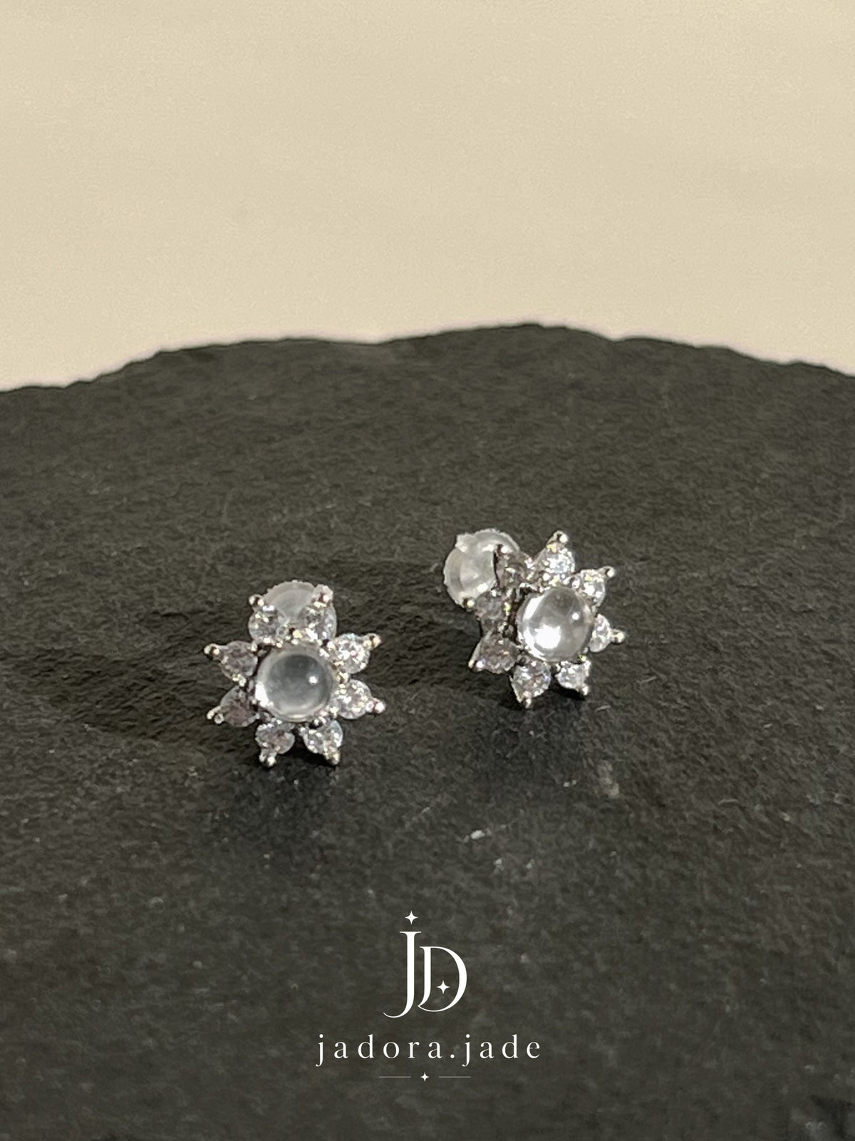 Morning Blossom Jade Earring | 晨花翡翠耳环