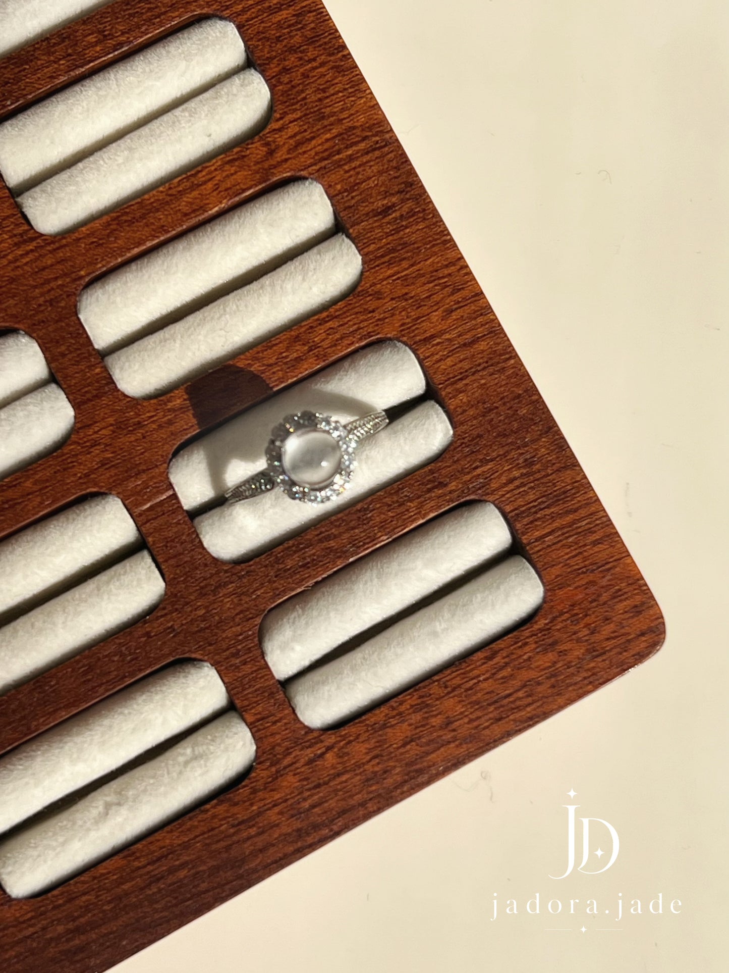 Ethereal Clear Circle Cabochon Ring (NO CERT) | 空灵冰透圆形翡翠蛋面戒指（无证书）