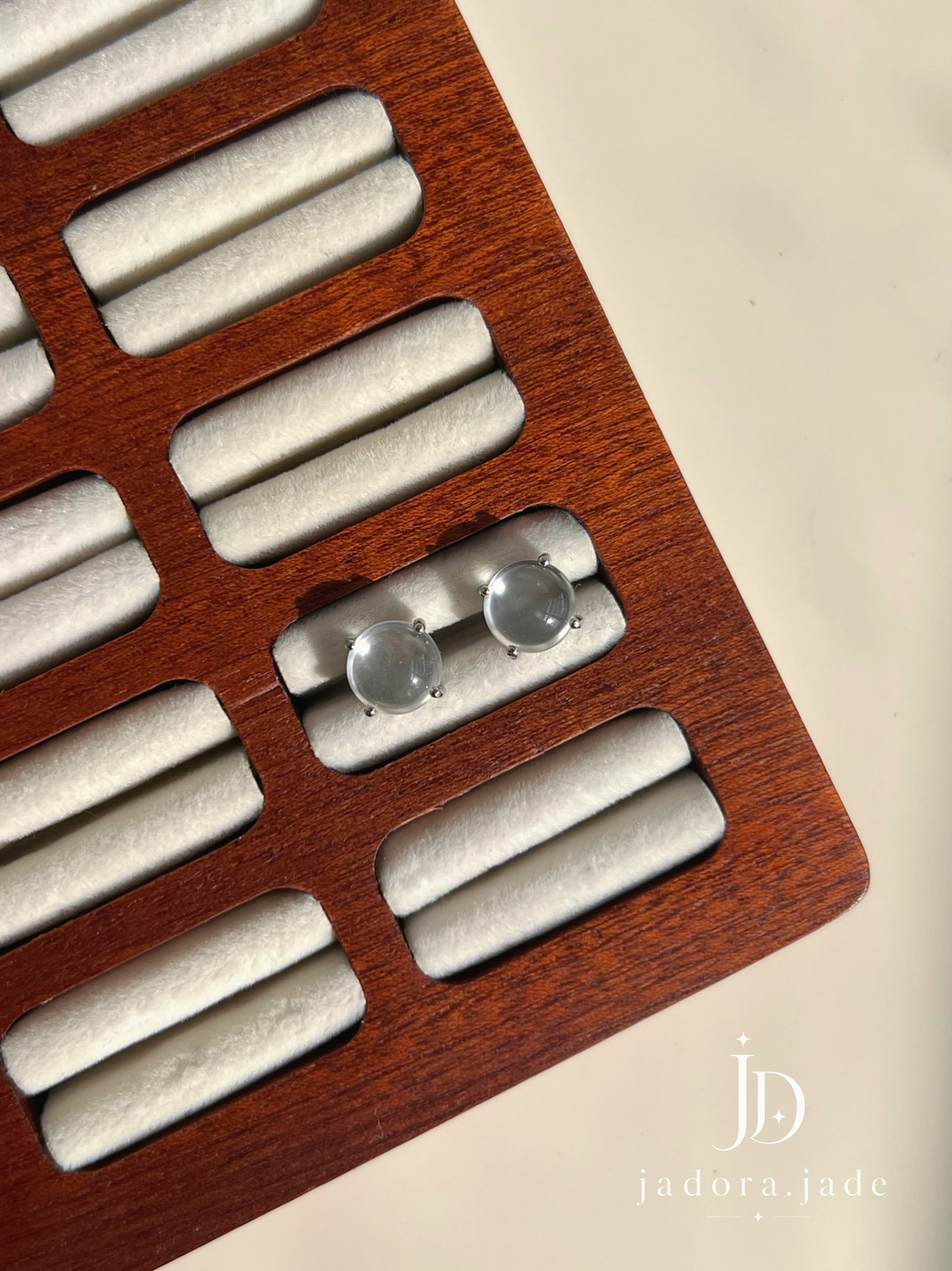 Clear Cabochon Earring | 冰透翡翠蛋面耳环