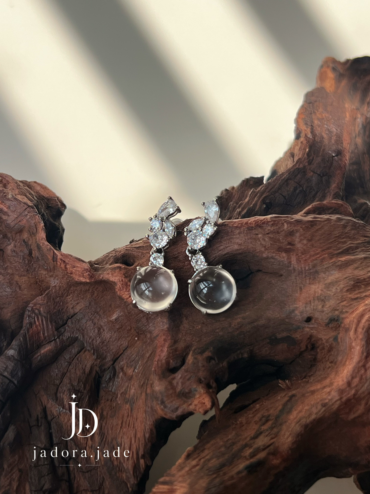 Luminous Cabochon Drop Earrings | 流光翡翠蛋面垂坠耳环
