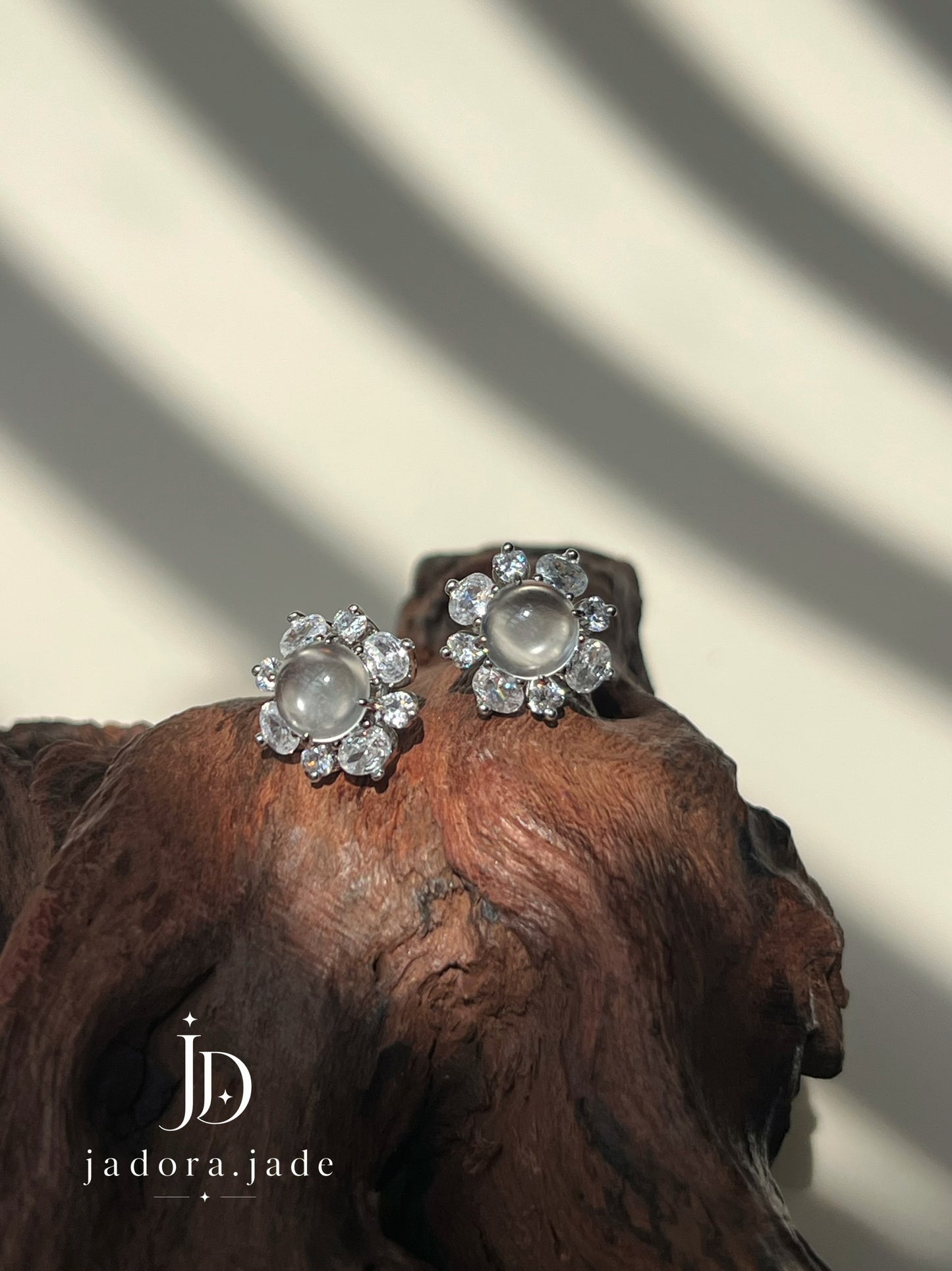 Translucent Frost Rosette Jade Earring | 冰透霜花翡翠耳环