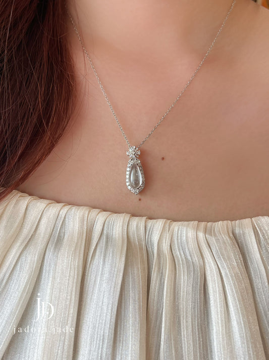 Translucent Dewdrop Pendant | 露光翡翠吊坠