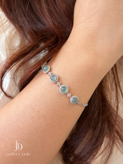 Grande Ice Blue Cabochon Bracelet | 奢华冰蓝翡翠蛋面手链