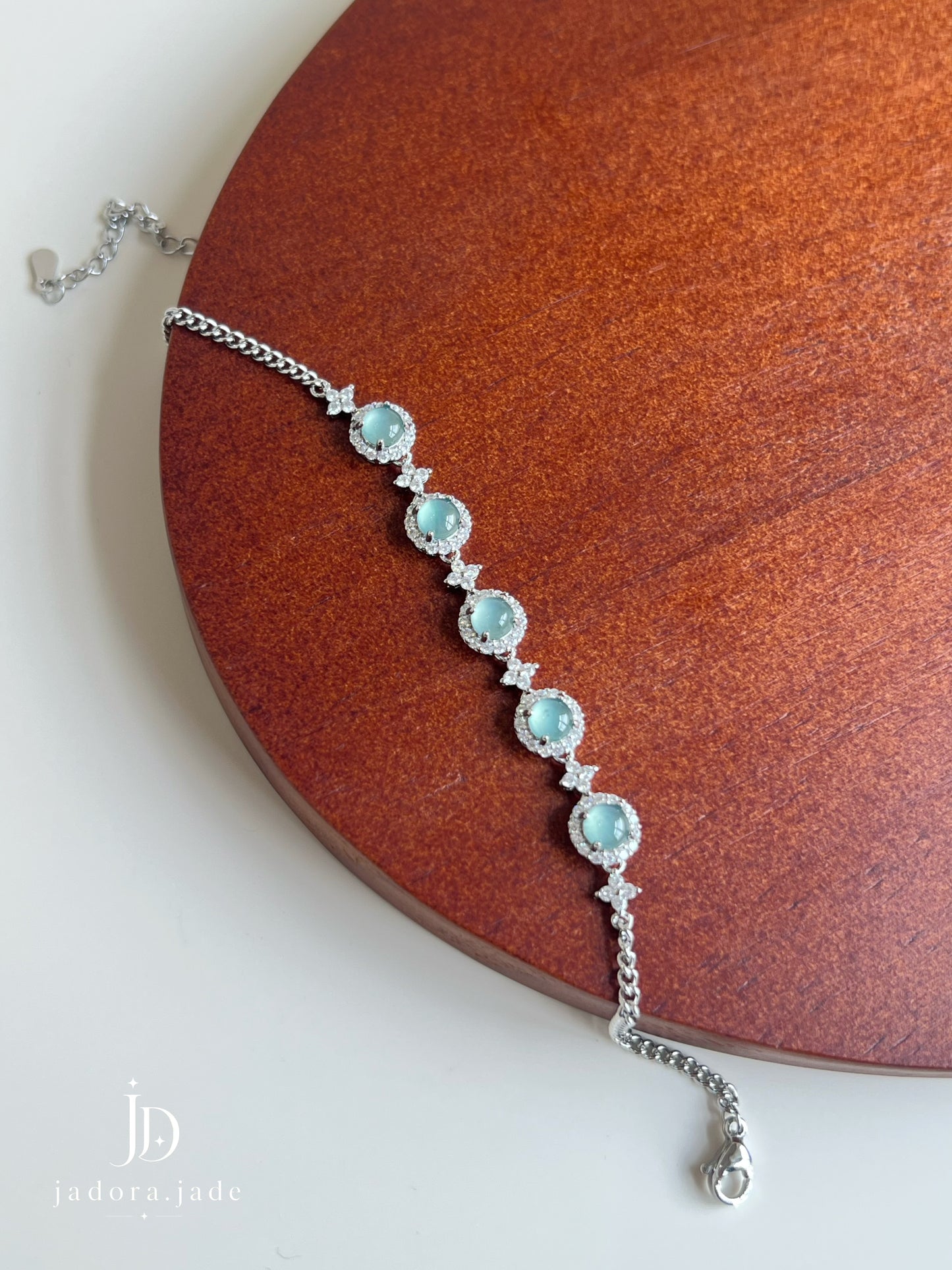 Signature Ice Blue Cabochon Bracelet | 臻选冰蓝翡翠蛋面手链