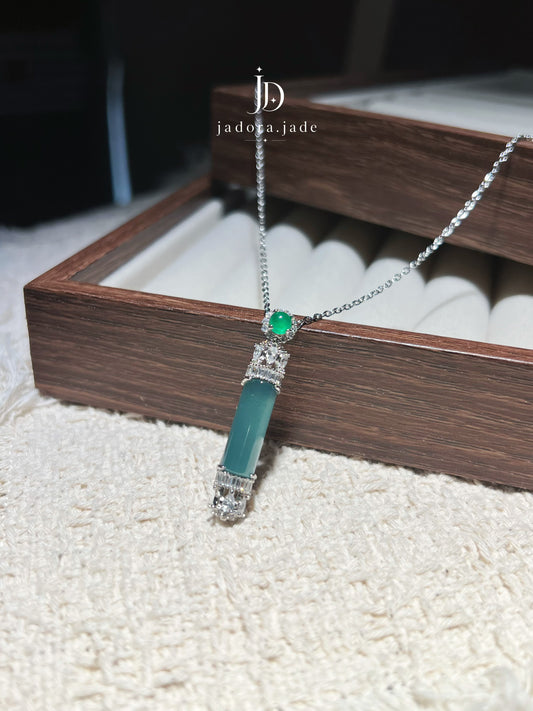 Obelisk Green Jade Pendant | 翠绿方尖碑翡翠吊坠