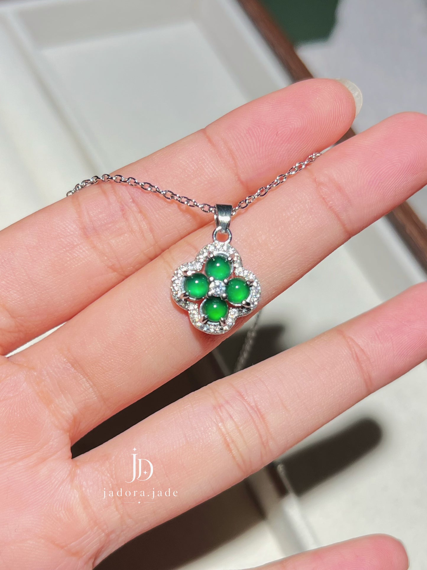 Lucky Green Clover Jade Pendant | 幸运翠绿四叶草翡翠吊坠